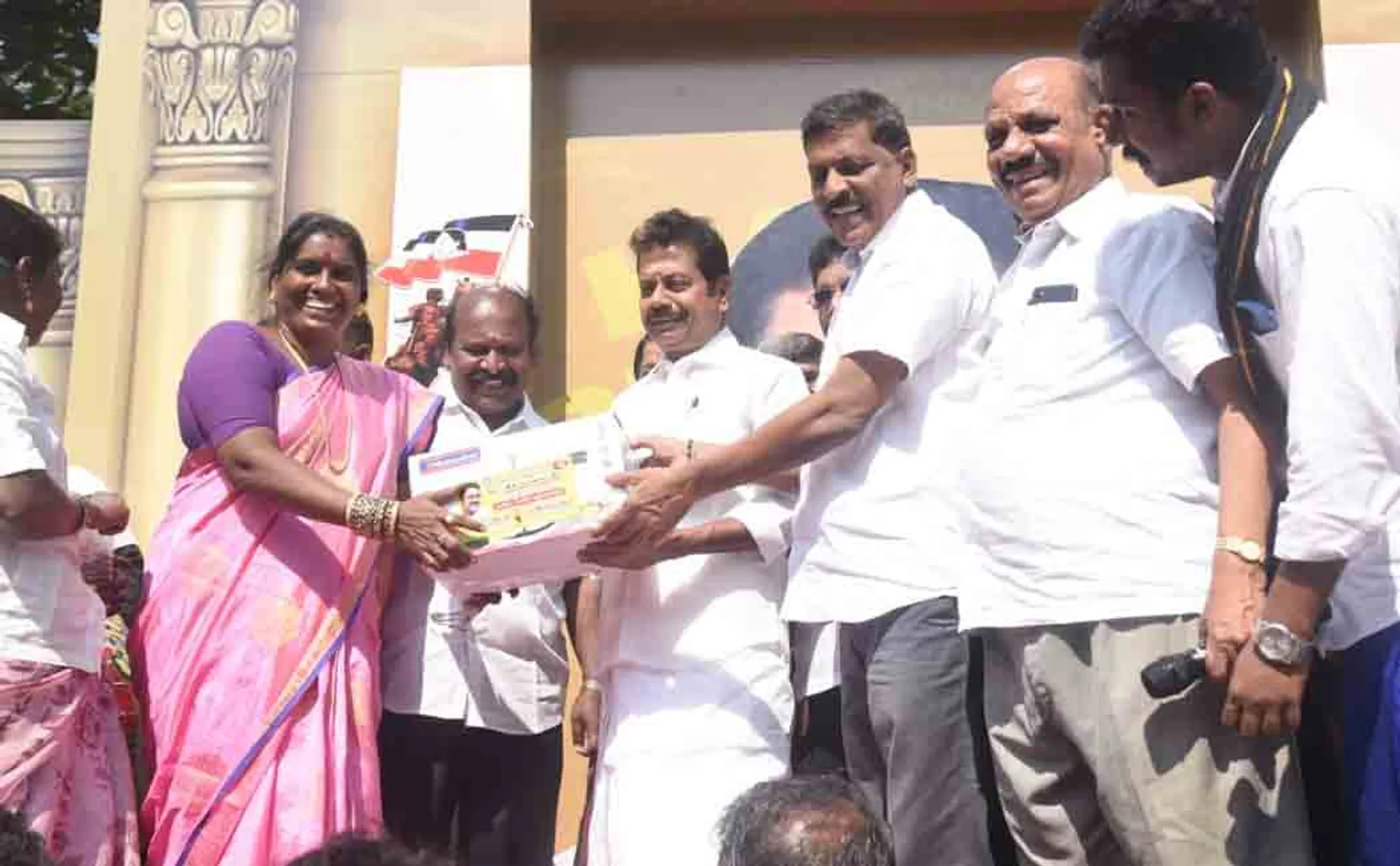   TTV Dhinakaran's birthday; Welfare assistance distribution ceremony